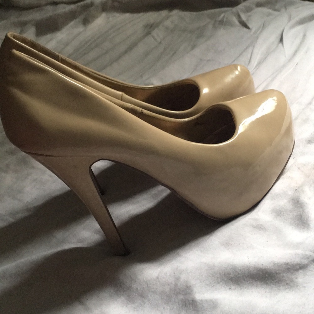 Heels - Picture 2 of 4